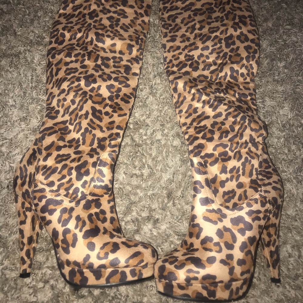 BRAND NEW NEVER WORN THIGH HIGH LEOPARD BOOTS SZ 7